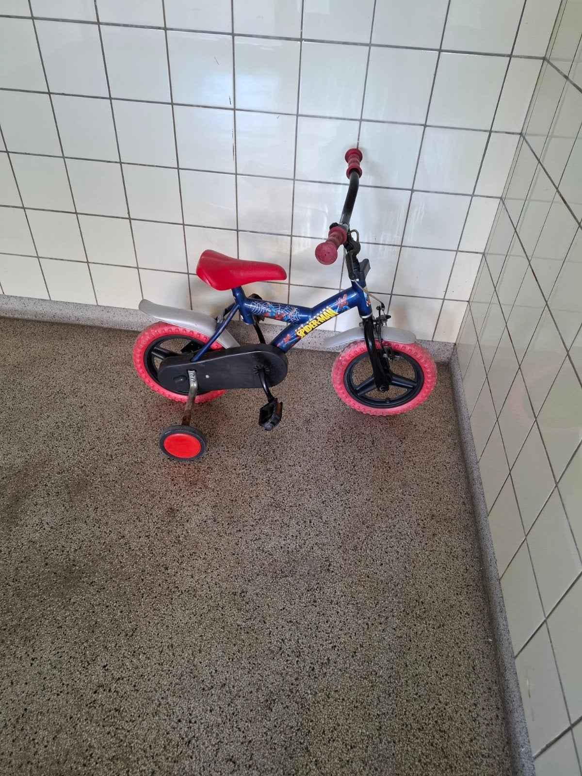 Kinderfiets Spiderman met zijwieltjes, Fietsen en Brommers, Fietsen | Kinderfietsjes, Ophalen of Verzenden