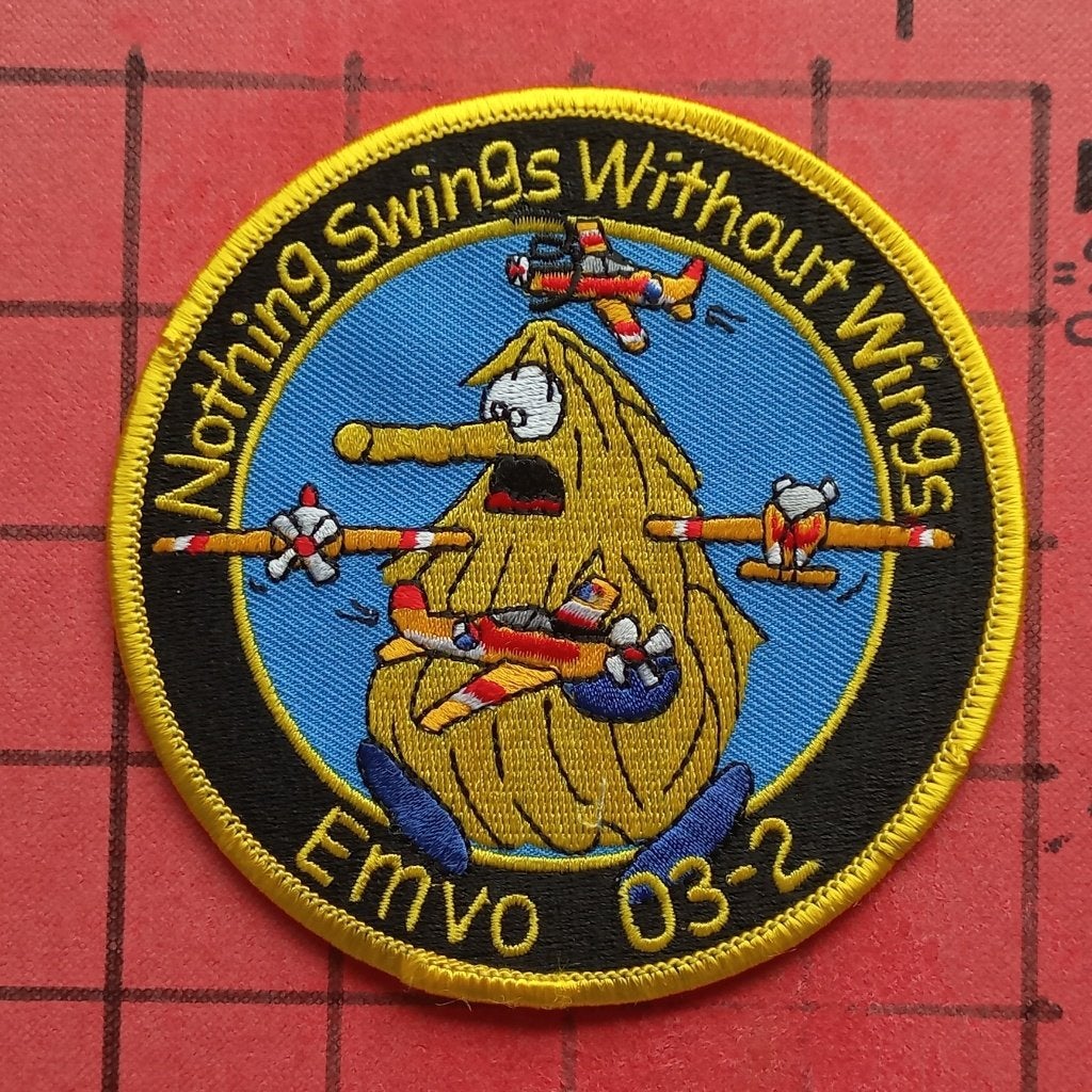 KLU PATCH EMBLEEM EMVO VLIEGOPLEIDING KLAS 2003-02 PC-7, Ophalen of Verzenden, Luchtmacht, Nederland, Embleem of Badge