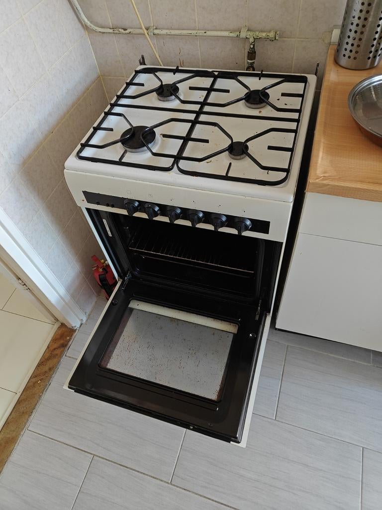 Gasfornuis met oven - Vrijstaand, Witgoed en Apparatuur, Fornuizen, Ophalen, Gebruikt, 4 kookzones, Gas