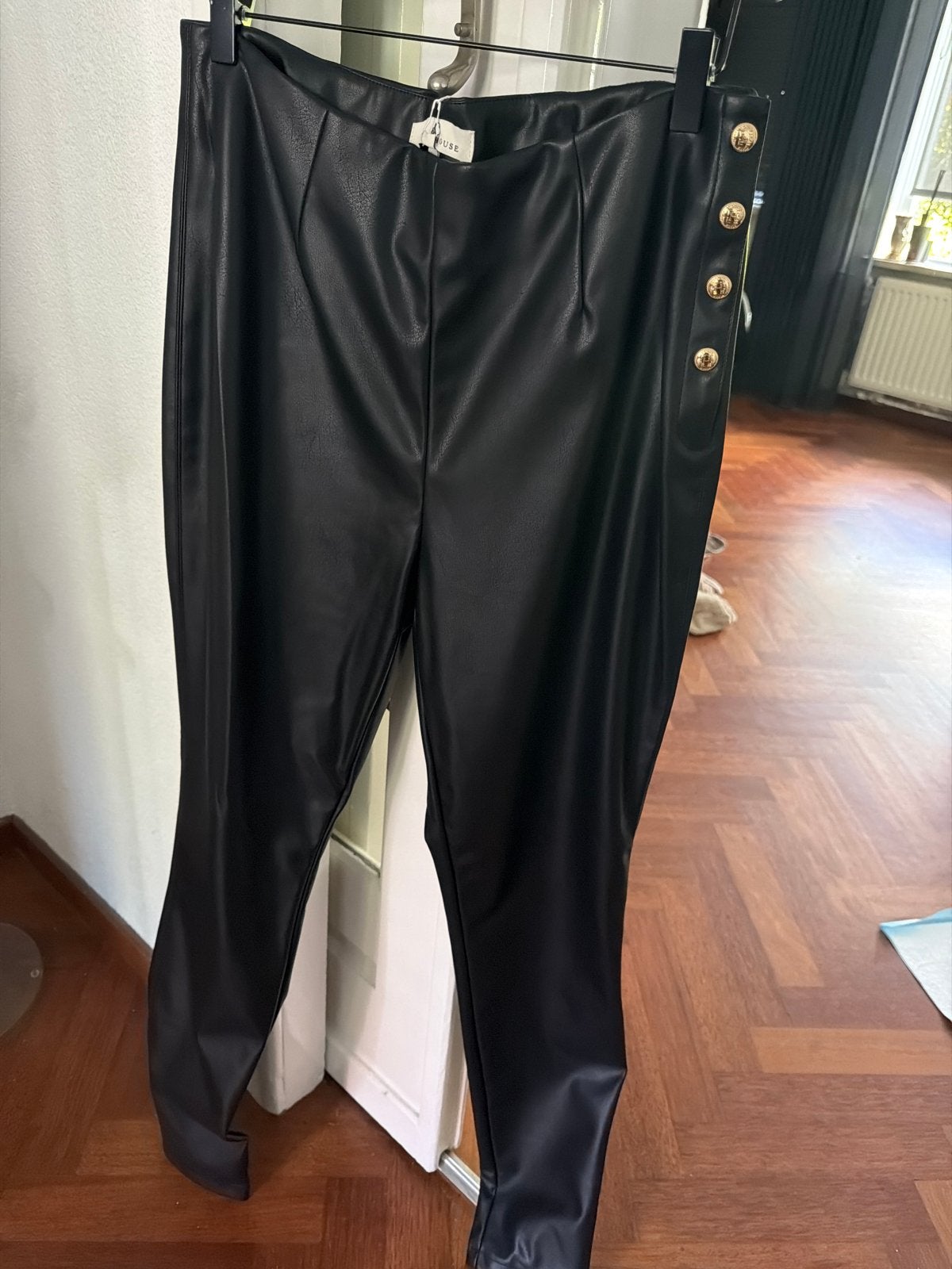 Fifth House Gena Pants - Zwarte Faux Leren Broek, Zwart, Maat 42/44 (L), Nieuw, Ophalen of Verzenden