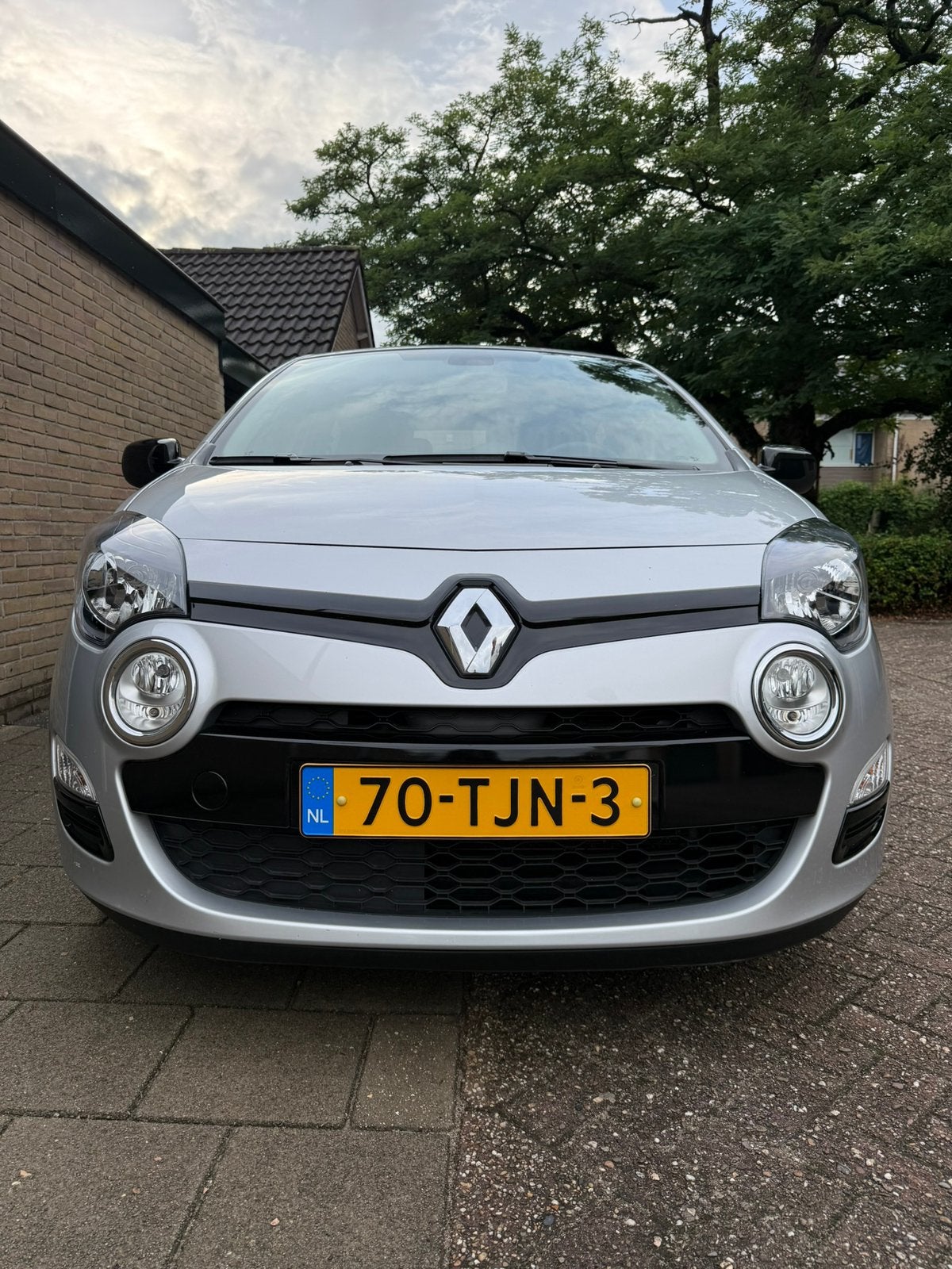 Renault Twingo 1.2 16V Quickshift 2012 Zilvergrijs, Auto's, Parkeersensor, 74 pk, 4 cilinders, 4 stoelen