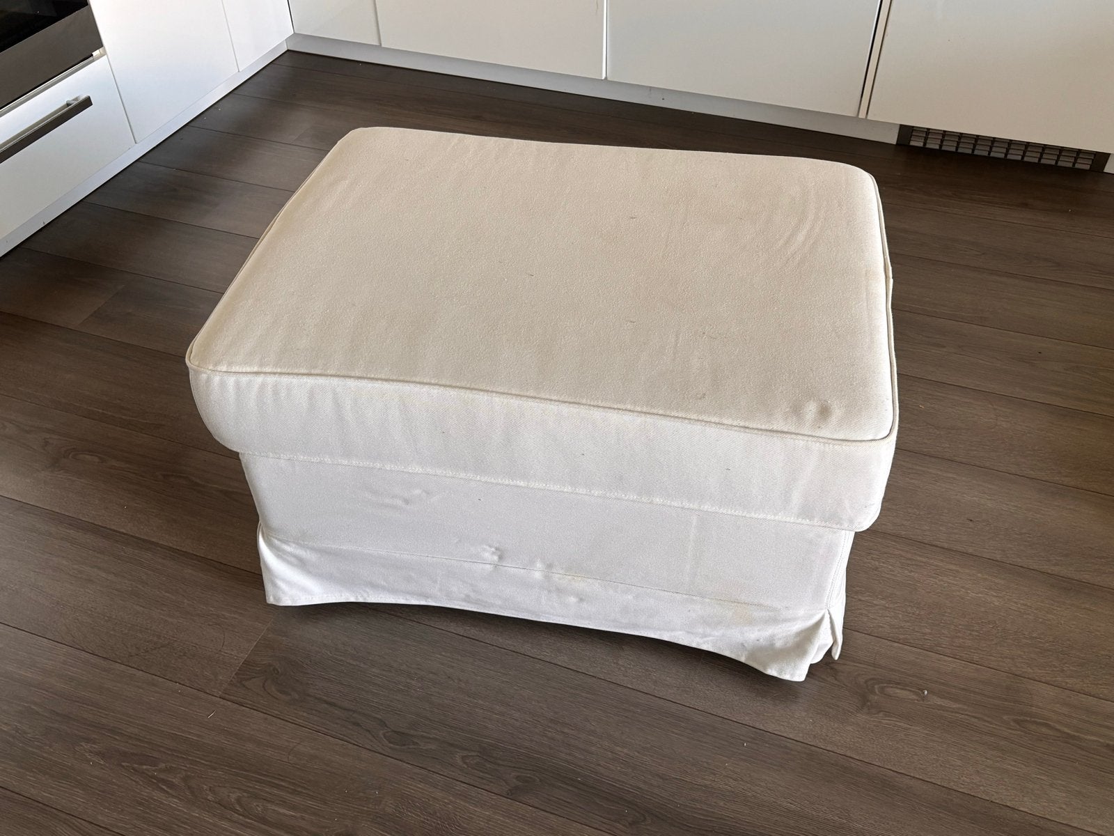 Ikea hocker / poef wit, zo goed als nieuw, Huis en Inrichting, Banken | Voetenbanken en Poefen, Ophalen, Zo goed als nieuw, Rechthoekig