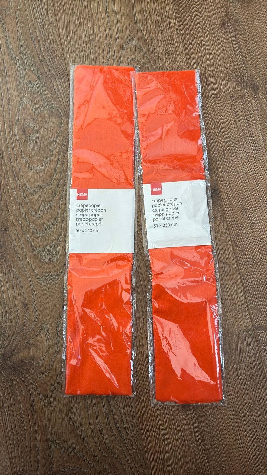 2 oranje crepe papier, Ophalen of Verzenden, Nieuw