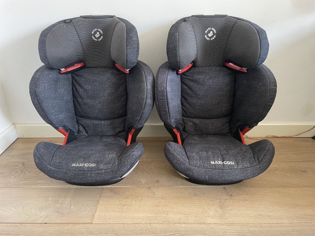 Maxi-Cosi RodiFix AirProtect autostoel in Nomadblack (2x), Ophalen, Verstelbare rugleuning, 15 t/m 36 kg, Zo goed als nieuw