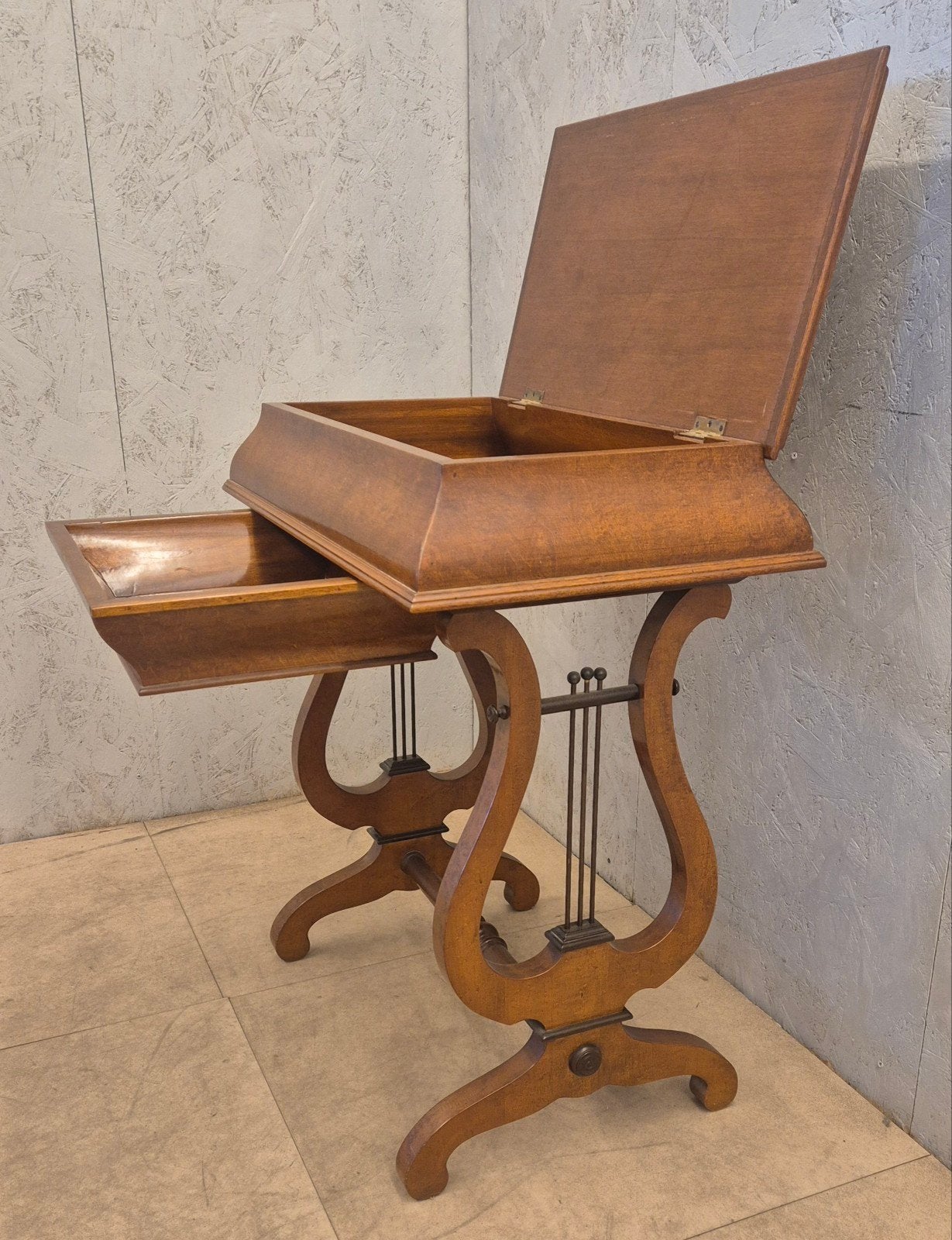 Klassiek naaitafeltje / werktafel met lade en opbergvak, Ophalen