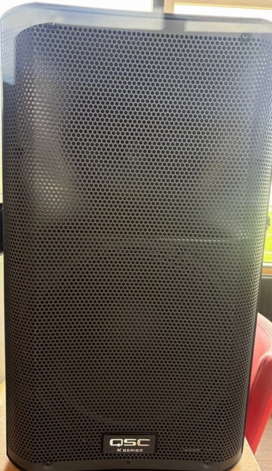 QSC K12 Actieve Luidspreker set van 2 - Krachtig Geluid, Gebruikt, Overige typen, Ophalen, 150 watt of meer