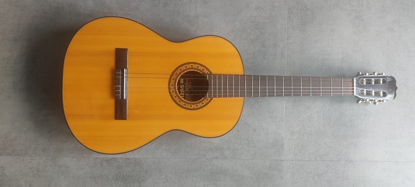 M.Suzuki gitaar 1978 model 102 vintage met hoes en gitaarboe, Ophalen of Verzenden, Zo goed als nieuw, Klassieke of Spaanse gitaar