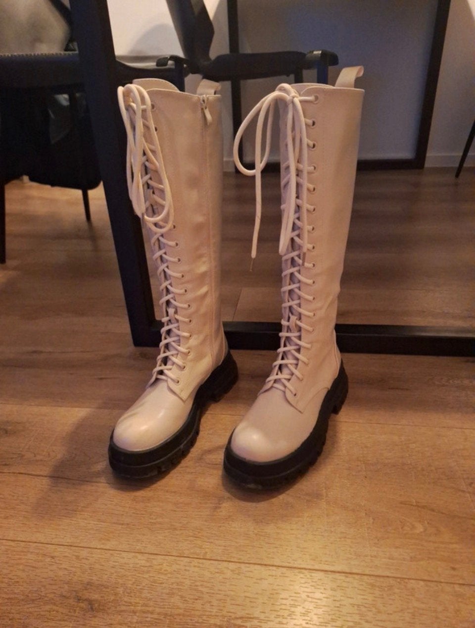 Lange veterlaarzen, Hoge laarzen, Beige, Ophalen of Verzenden, Zo goed als nieuw