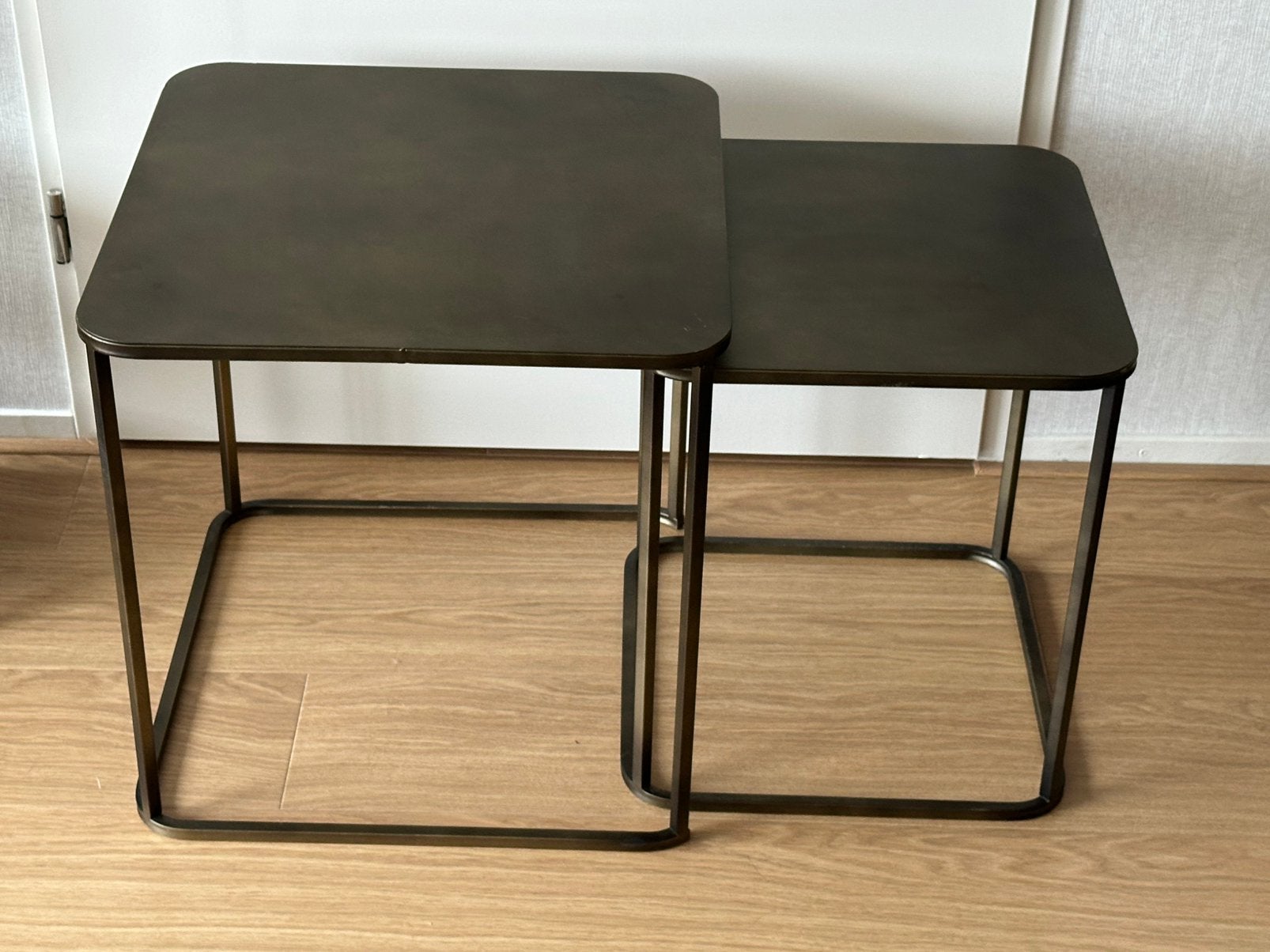 Leuke bijzet tafels, Huis en Inrichting, Tafels | Bijzettafels, Minder dan 55 cm, Gebruikt, Metaal of Aluminium, Vierkant