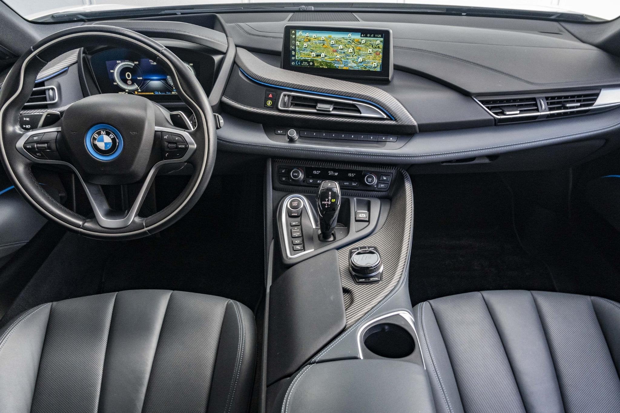 BMW i8 | Comfort Access | Driving Assistant | BMW Laserlight, Stof, Gebruikt, Euro 6, Met garantie (alle)