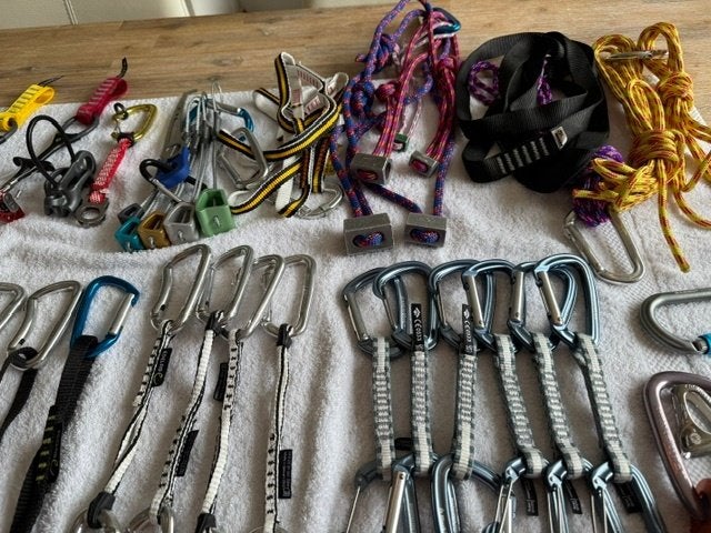 Foto 2 van Te koop diverse (nieuwe) klimsport materialen