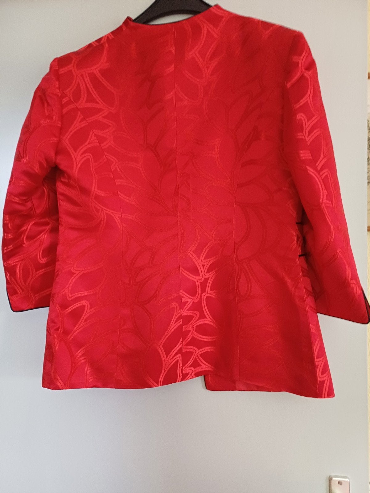 Rood zijden handgemaakt jasje, S/M, helemaal nieuw, Nieuw, Ophalen of Verzenden, Jasje, Maat 36 (S)