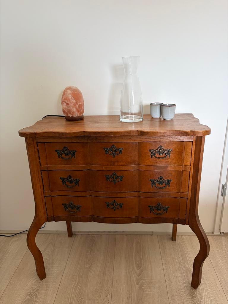 Vintage houten ladekast commode Queen Anne / Louis XV stijl, Ophalen, 50 tot 100 cm, Zo goed als nieuw, 3 of 4 laden