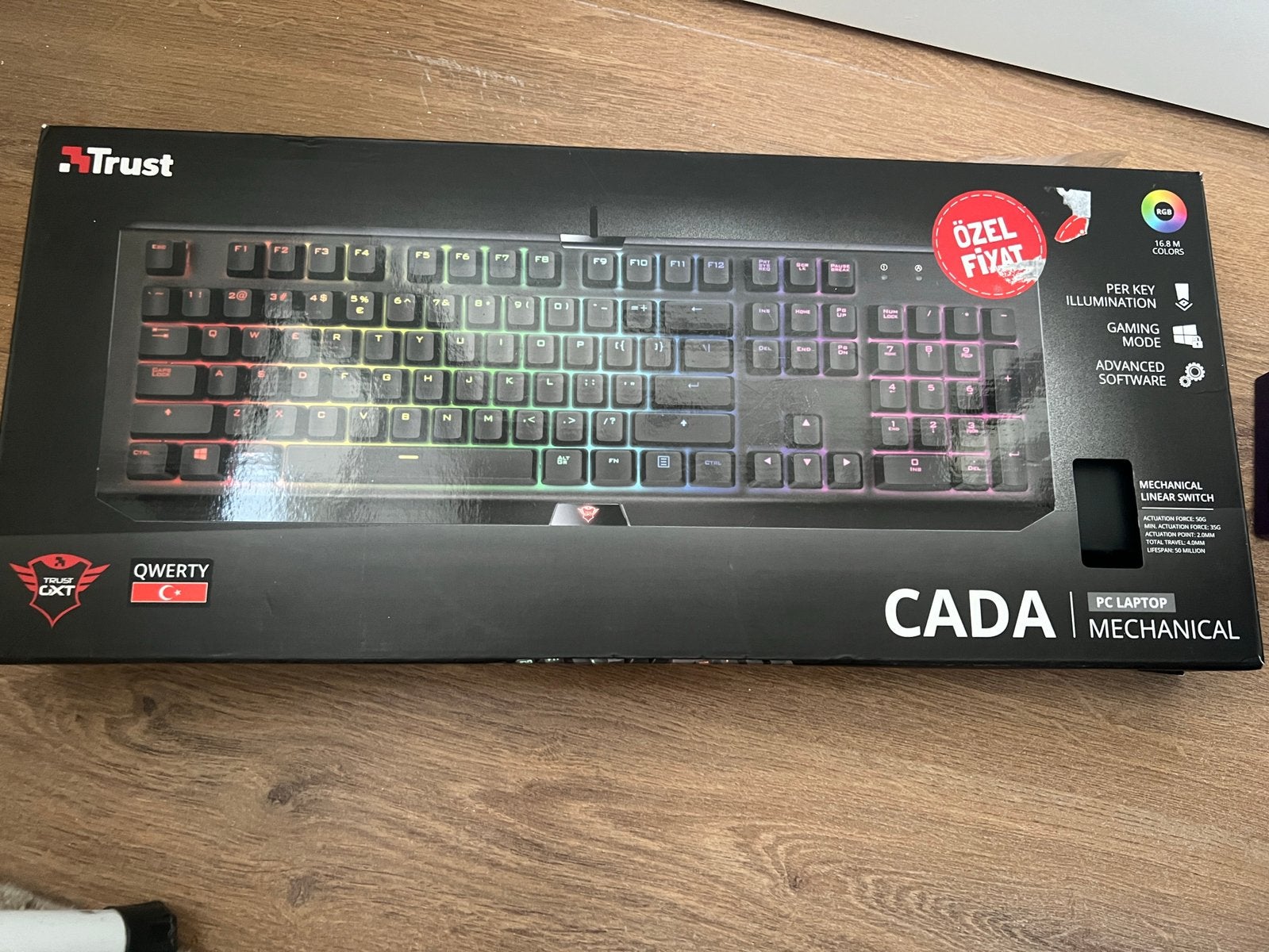 Trust GXT 890 RGB Red Switch Gaming Keyboard Toetsenboard, Computers en Software, Toetsenborden, Ophalen of Verzenden, Zo goed als nieuw
