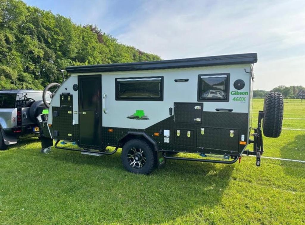Offroad caravan Gibson 460XE met airtent, Standaardzit, Dwars-stapelbed, Particulier, 4 tot 5 meter