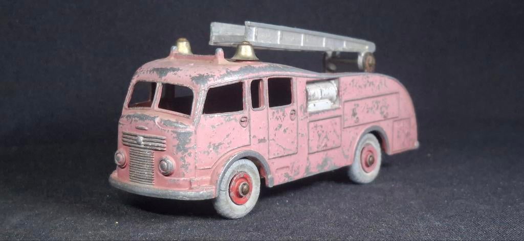 Dinky Toys Brandweerwagen -  BIEDEN, Hobby en Vrije tijd, Modelauto's | 1:43, Ophalen of Verzenden, Gebruikt, Auto, Overige merken