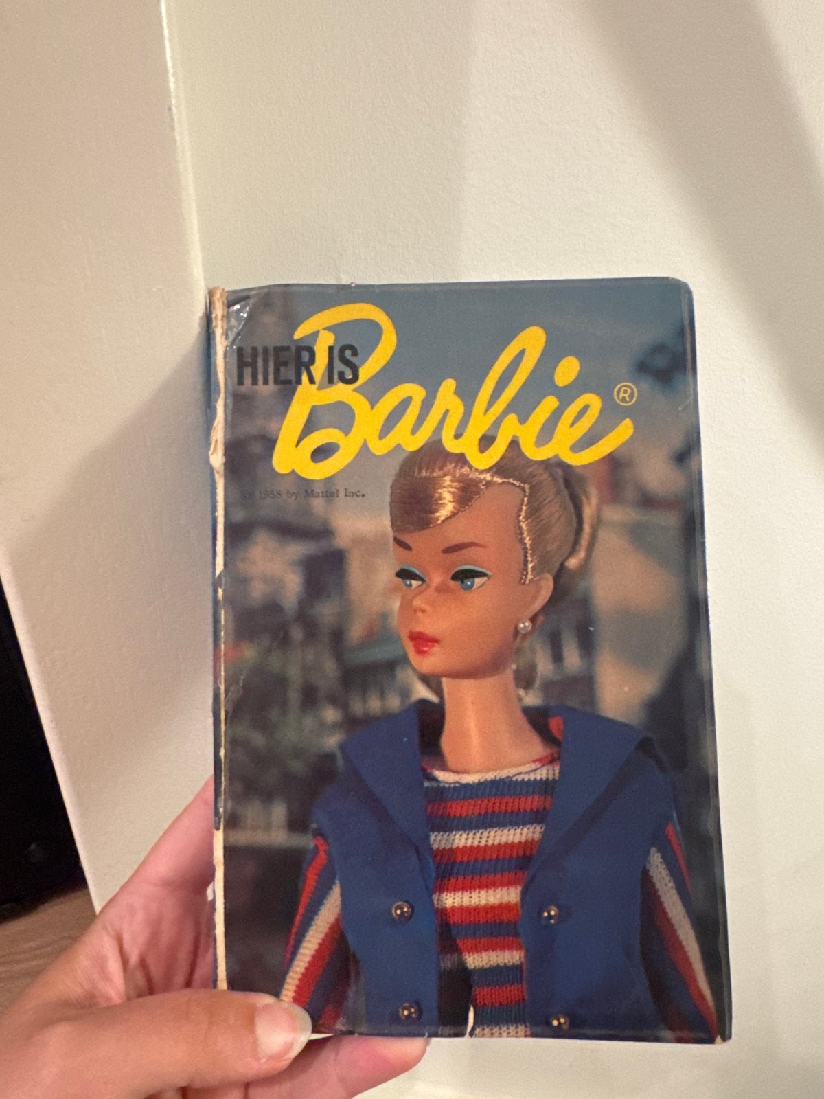 Hier is Barbie! - Eerste Nederlandse druk (1966), Verzamelen, Ophalen of Verzenden, Gebruikt