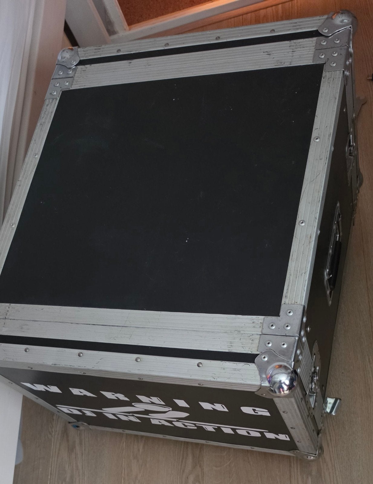 Robuuste DJ Flightcase op Wielen , 8HE- Afneembare Deksel, Ophalen of Verzenden, Gebruikt, Overige instrumenten, Flightcase