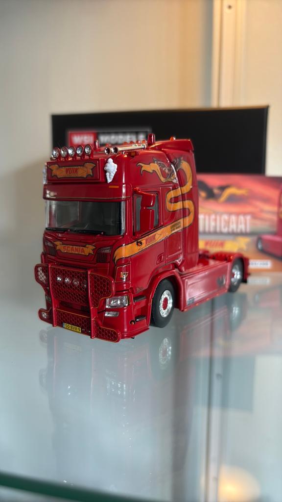 Vuik Logistics, Hobby en Vrije tijd, Modelauto's | 1:50, Ophalen of Verzenden, Nieuw, Bus of Vrachtwagen, Wsi