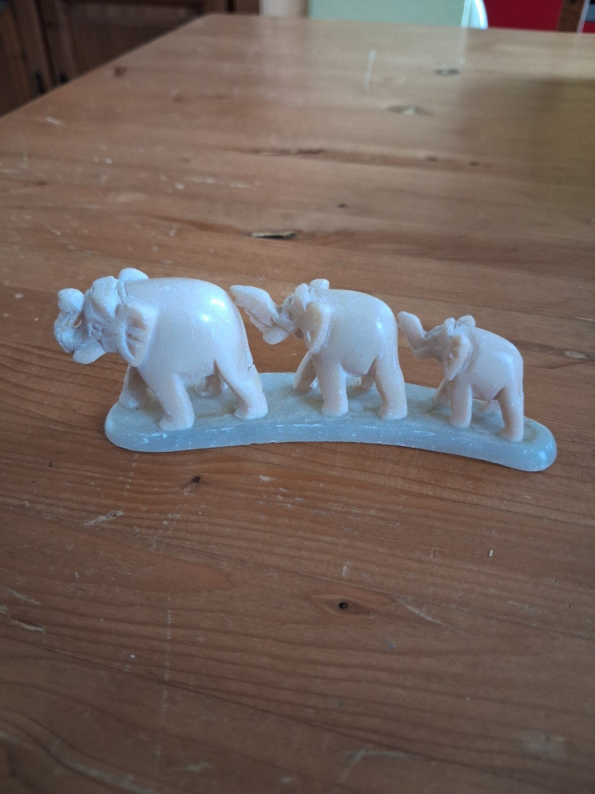 3 olifanten achter elkaar van speksteen., Ophalen of Verzenden, Zo goed als nieuw, Dier