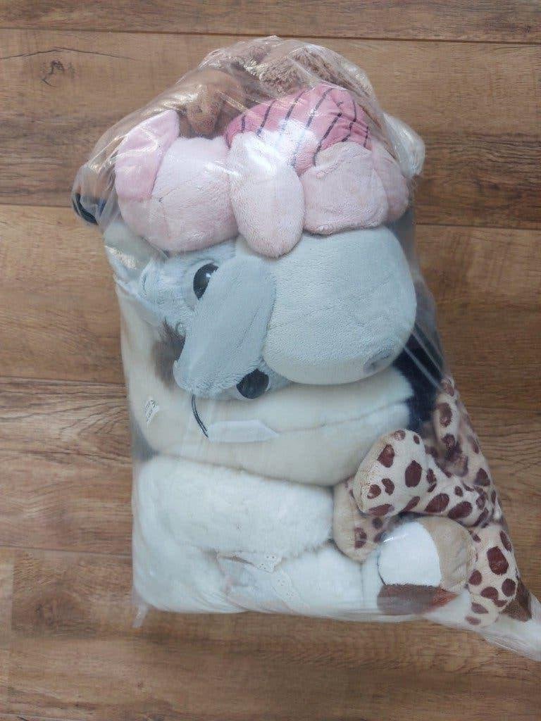 Een zak vol knuffels, Kinderen en Baby's, Speelgoed | Knuffels en Pluche, Ophalen of Verzenden, Zo goed als nieuw, Overige typen