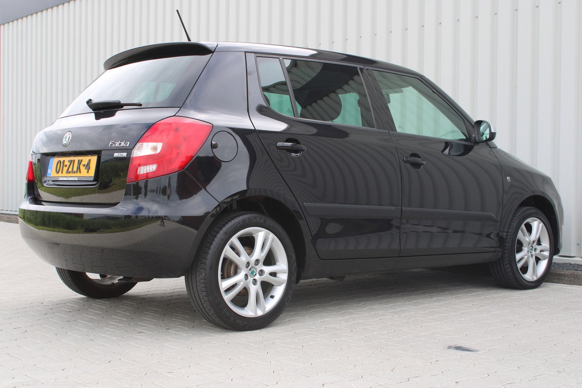Skoda Fabia 1.2 TSI Tour | Cruise control | Airco | Radio |, Auto's, Voorwielaandrijving, Euro 5, Zwart, 4 cilinders