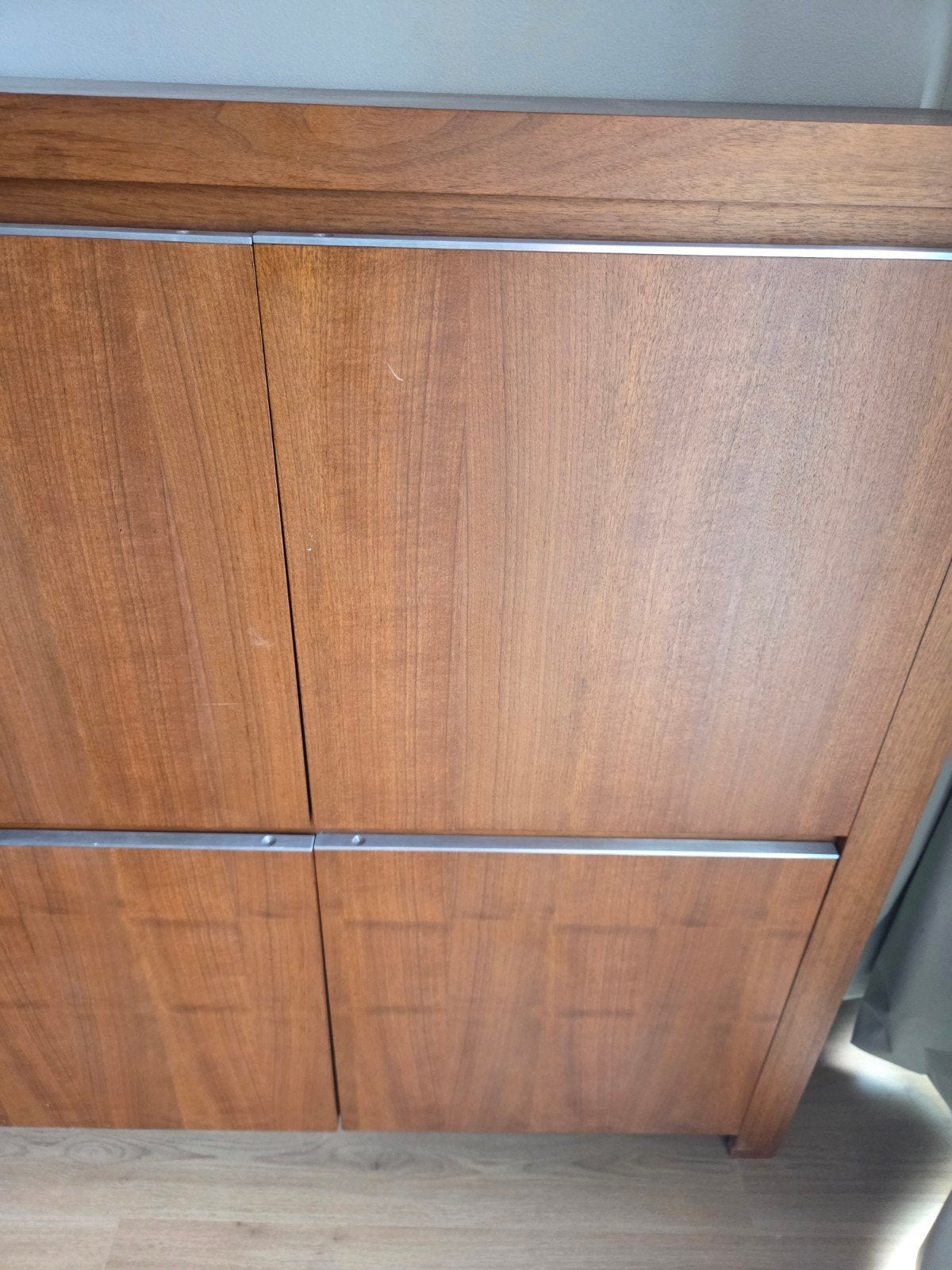 Solid Wood Kast in Good Condition, Ophalen, Zo goed als nieuw, 25 tot 50 cm, 100 tot 150 cm
