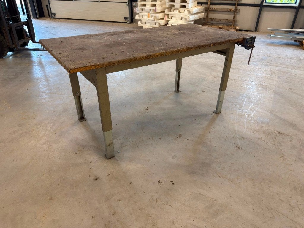 Robuuste werkbank met bankschroef, Doe-het-zelf en Verbouw, Werkbanken, Ophalen, Gebruikt, 170 cm of meer, Bankschroef