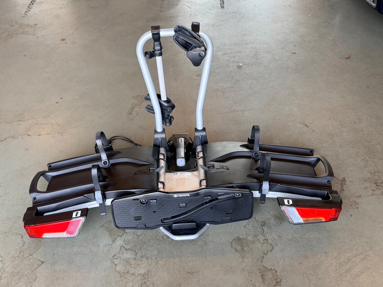 Thule Easyfold 931 (EF 931) Toyota fietsendrager, 2 fietsen, Auto diversen, Ophalen, Zo goed als nieuw, 2 fietsen, Trekhaakdrager