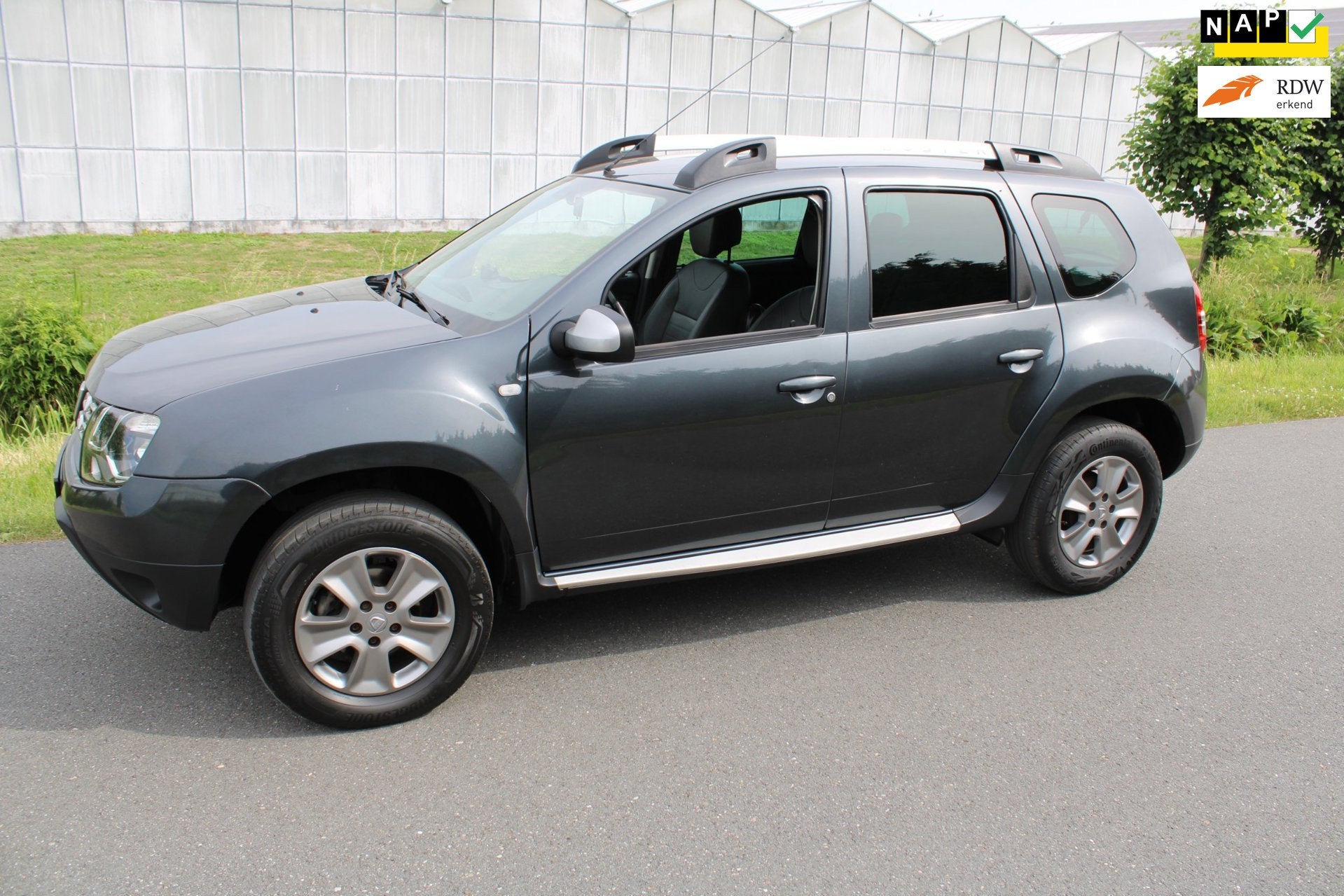 Dacia Duster 1.2 TCe 4x2 Prestige met Leder en Navigatie, Auto's, Voorwielaandrijving, Dealer onderhouden, 125 pk, Gebruikt