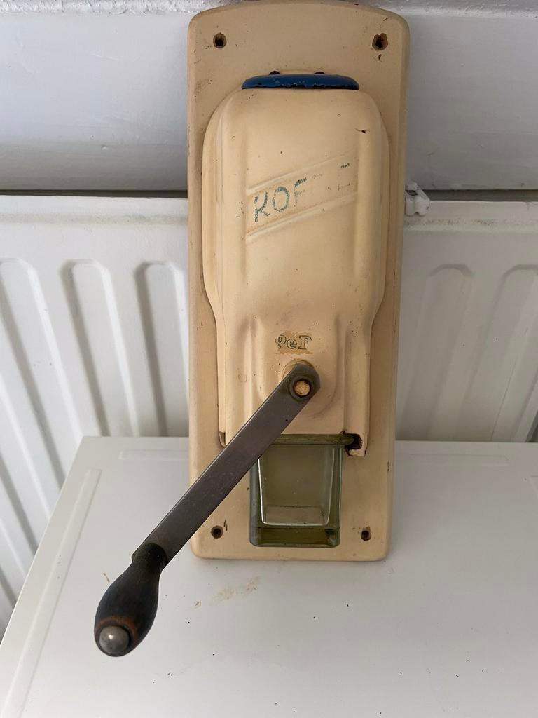 gietijzeren wandkoffiemolen antiek brocante, Ophalen