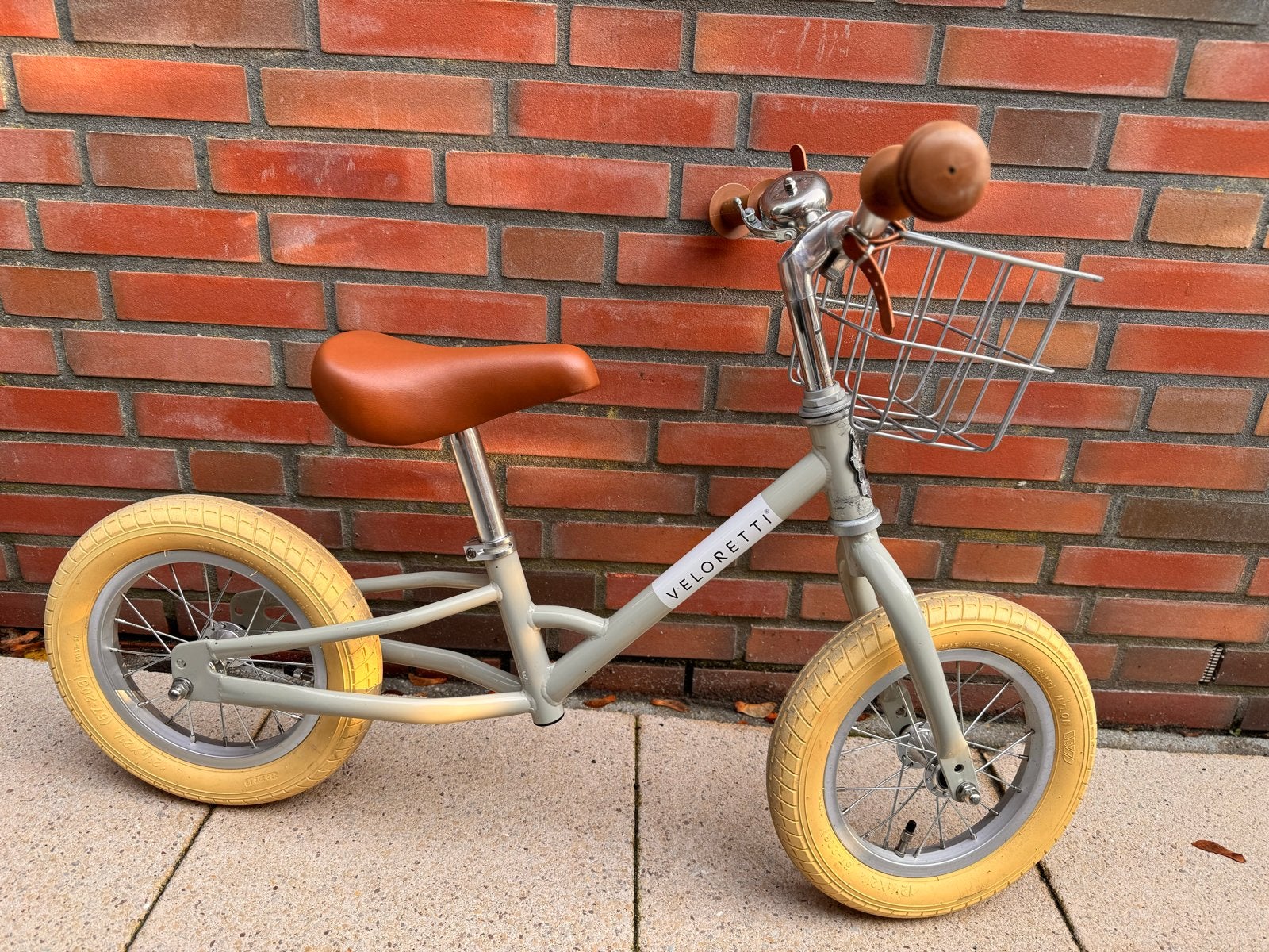 Veloretti loopfiets met mandje en zijwieltjes, Ophalen, Zijwieltjes, Gebruikt, Velgrem