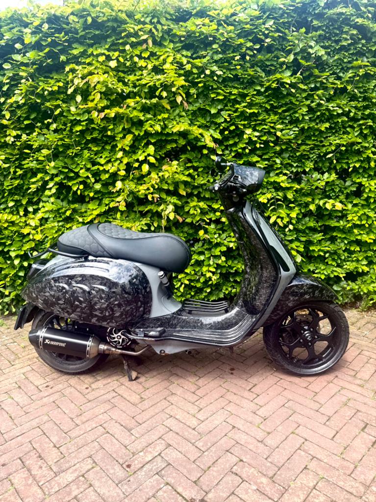 Vespa Sprint Custom Nardo Grey | Volledig Forged Carbon |, Ophalen, Zo goed als nieuw, Benzine