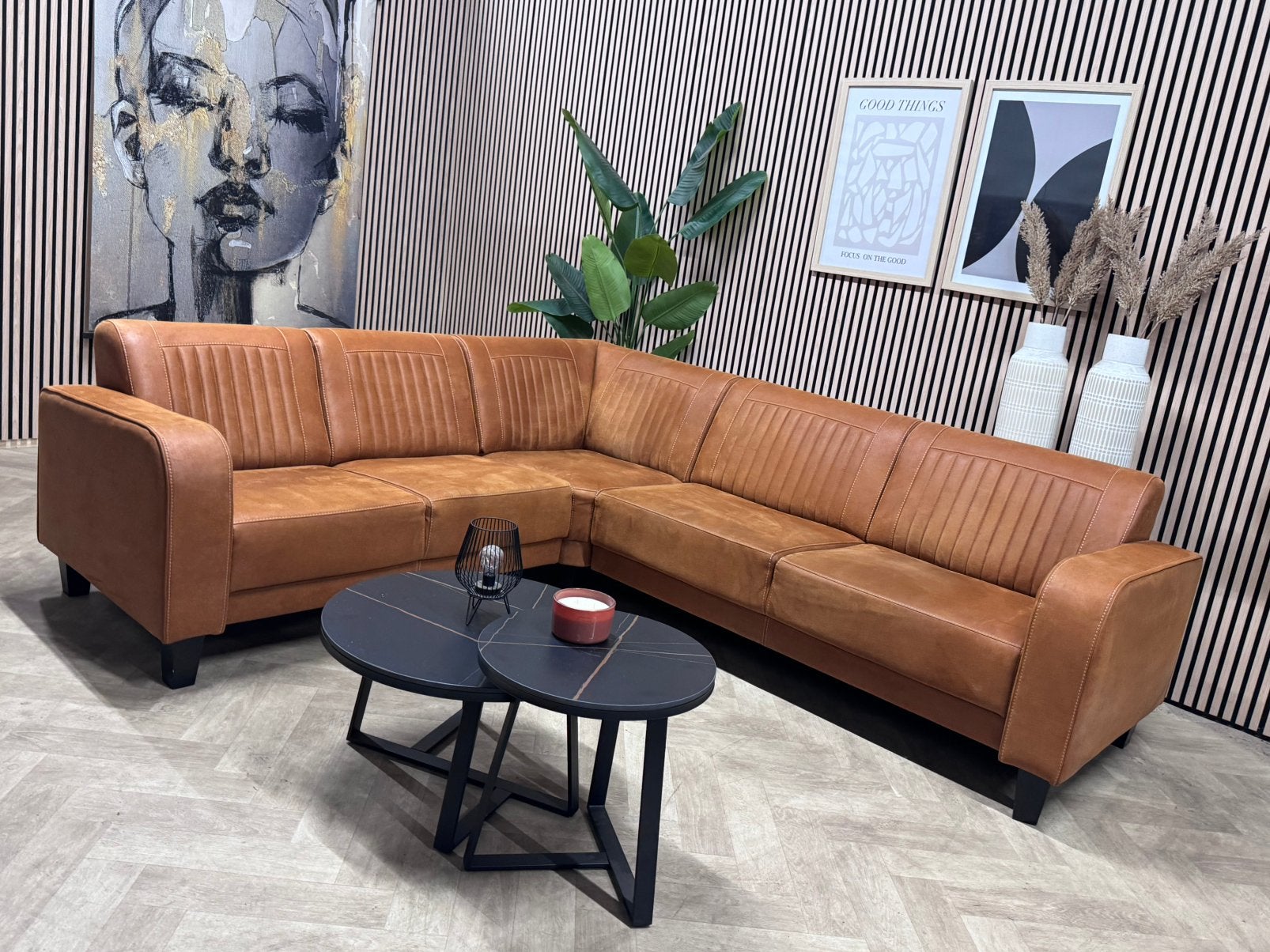 ZGAN Hoekbank Mills Microleer - Cognac - 258 x 230, 250 tot 300 cm, -, -, Hoekbank