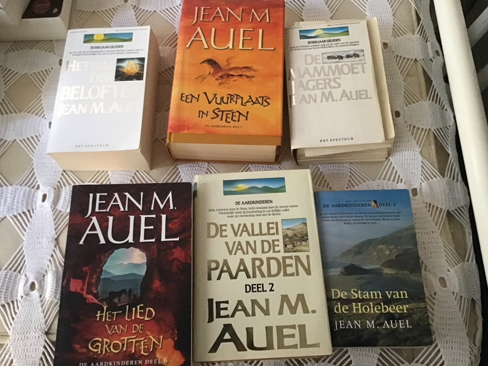 De Aardkinderen serie - Jean M. Auel (6 boeken), Ophalen of Verzenden, Gelezen, Nederland