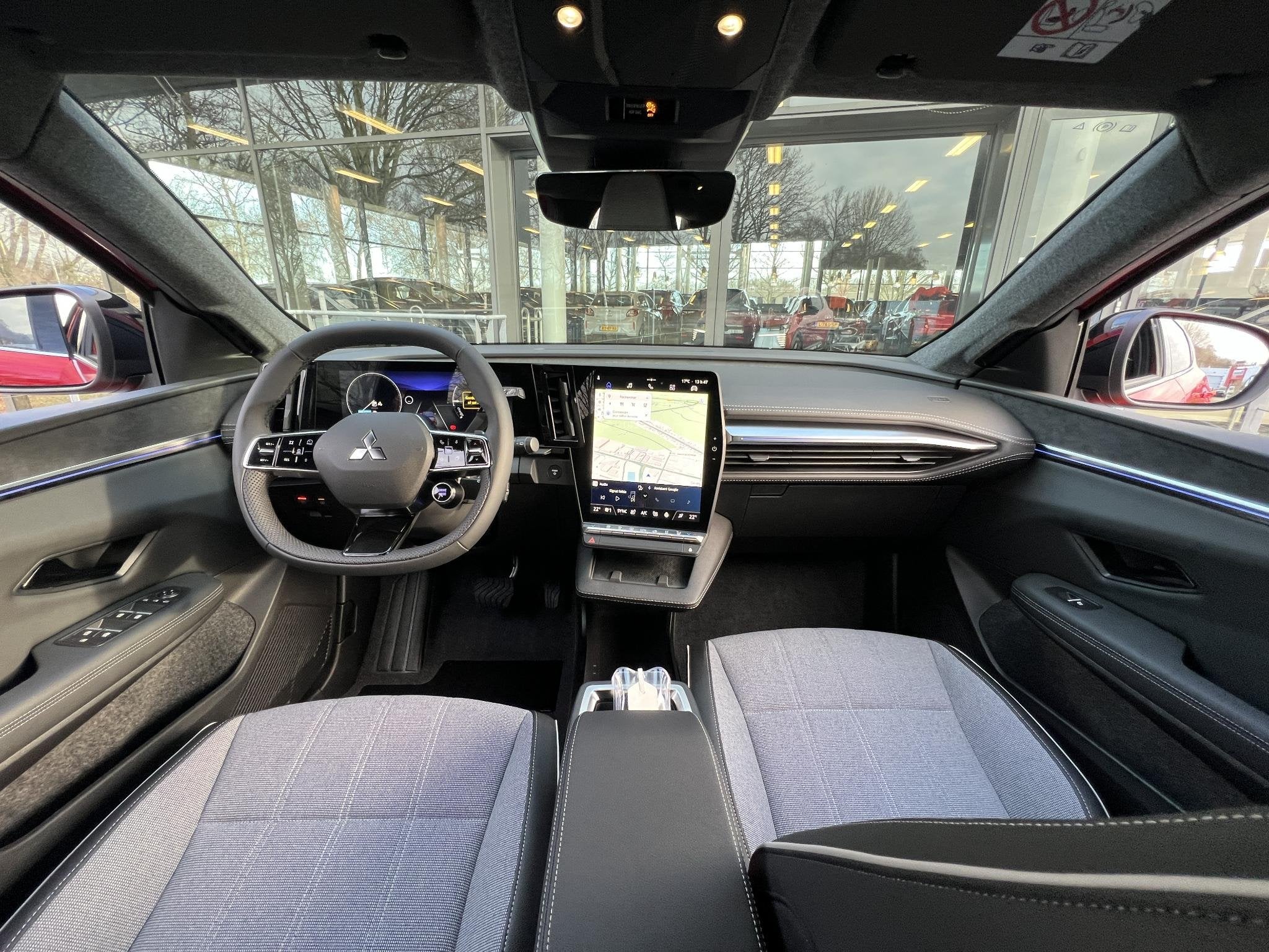 Mitsubishi Eclipse Cross Intense 87 kWh | DEMO, Eclipse Cross, Leder en Stof, Automatische klimaatregeling, 1801 kg