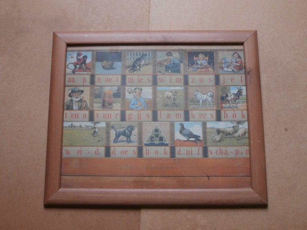 Oud leesbord Aap Noot Mies leesplank met houten lijst 58x48, Ophalen, Geschiedenis