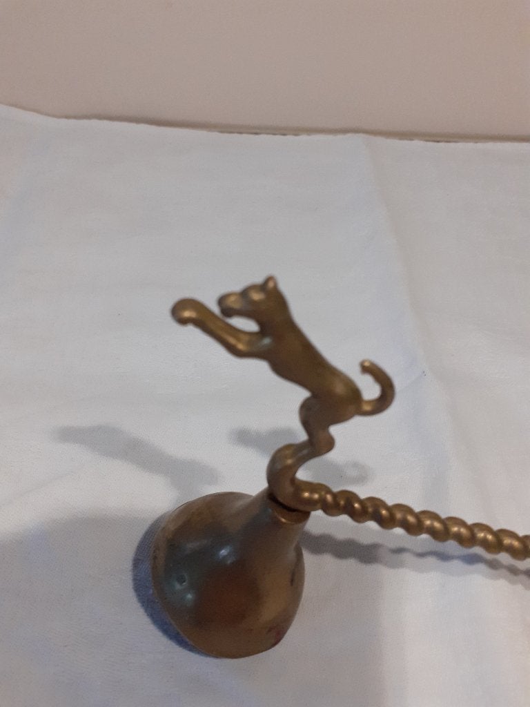Geelkoperen kaarsendover met springend dier *eureka*, Antiek en Kunst, Antiek | Koper en Brons, Ophalen of Verzenden, Koper