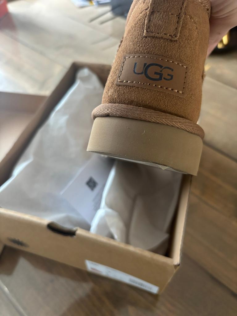 UGG Classic Ultra Mini Laarzen - Nieuw in Doos, Bruin, Lage of Enkellaarzen, Nieuw, Ophalen of Verzenden