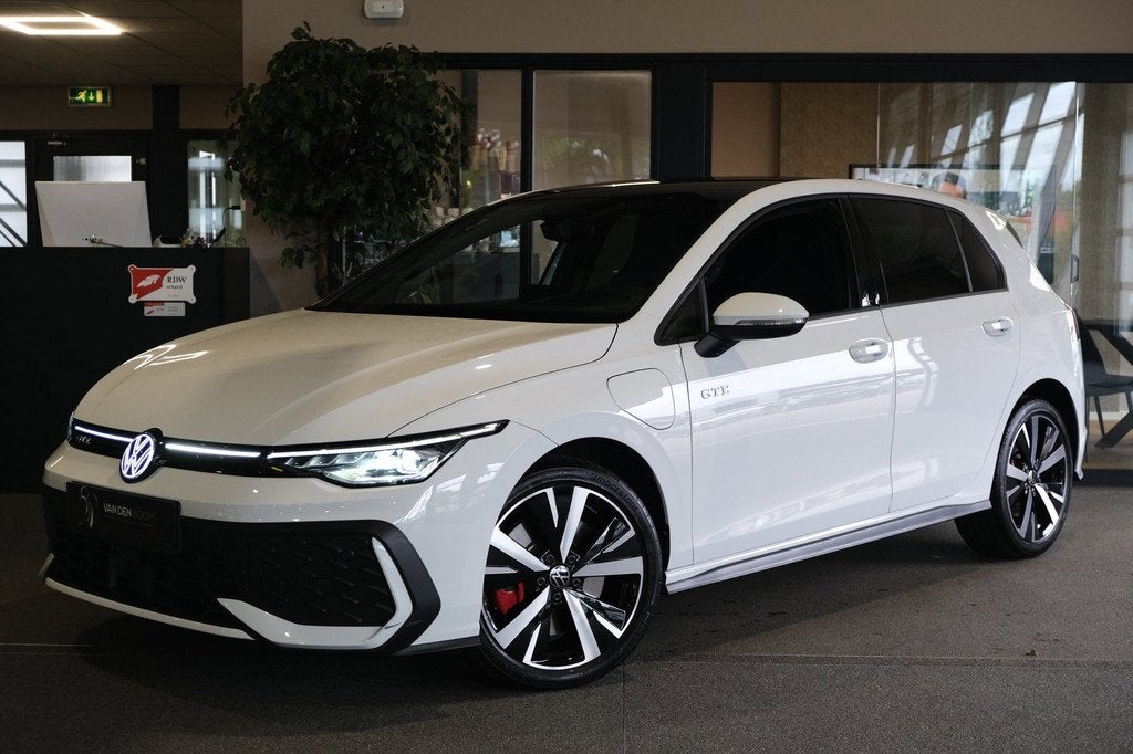 Volkswagen Golf 8.5 1.5 eHybrid GTE 272PK Facelift Cam Led H, Auto's, Volkswagen, Gebruikt, Zwart, Wit, 1700 kg