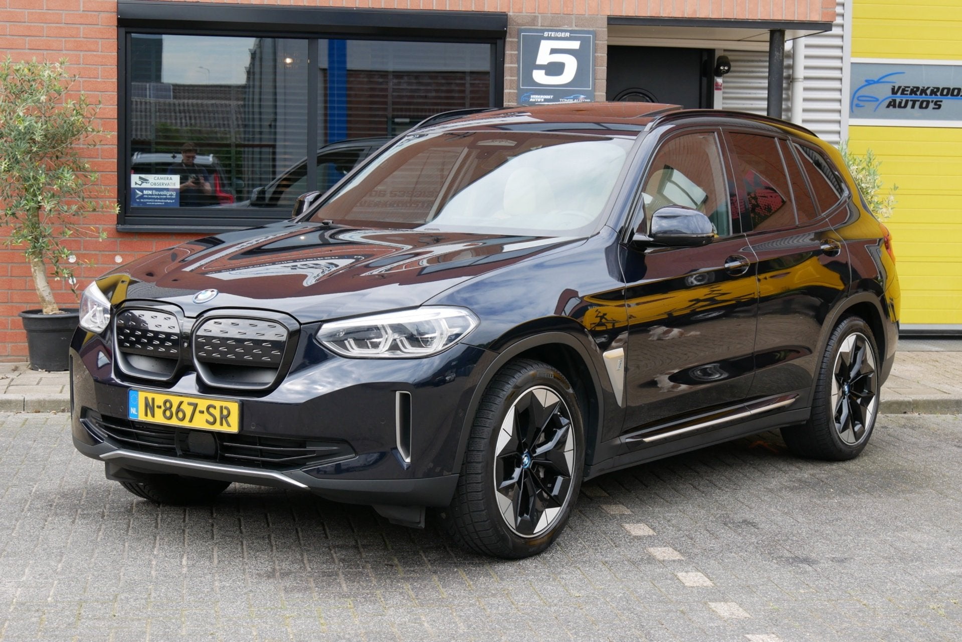 BMW IX3 High Executive 80 kWh. pano. harman kardon. trekhaak, Auto's, BMW, Achterwielaandrijving, 1333 min, Zwart, Nieuw
