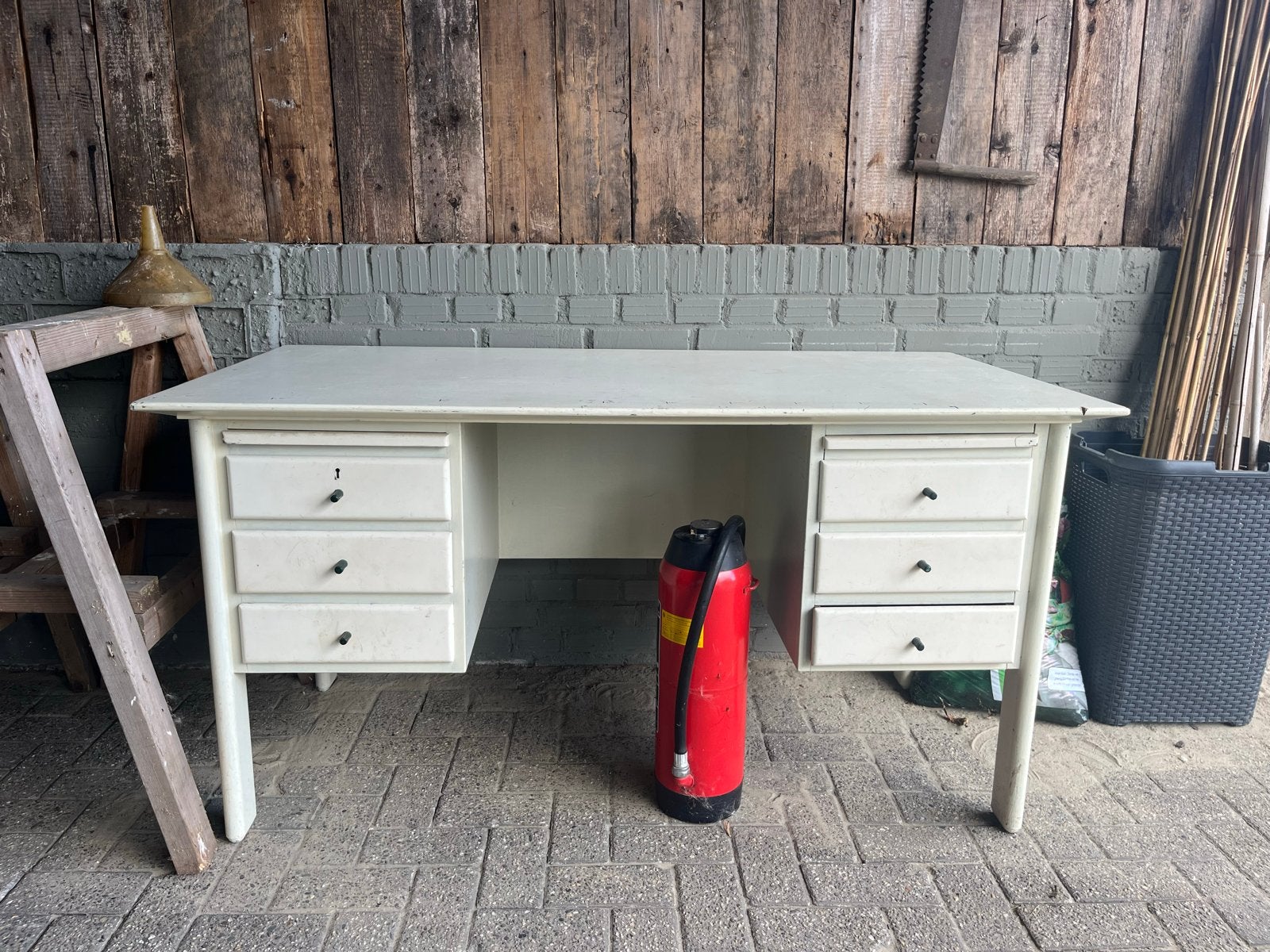 Vintage zwaar houten Bureau - 150x75x78 cm, Ophalen, Overige typen, Gebruikt, Vintage