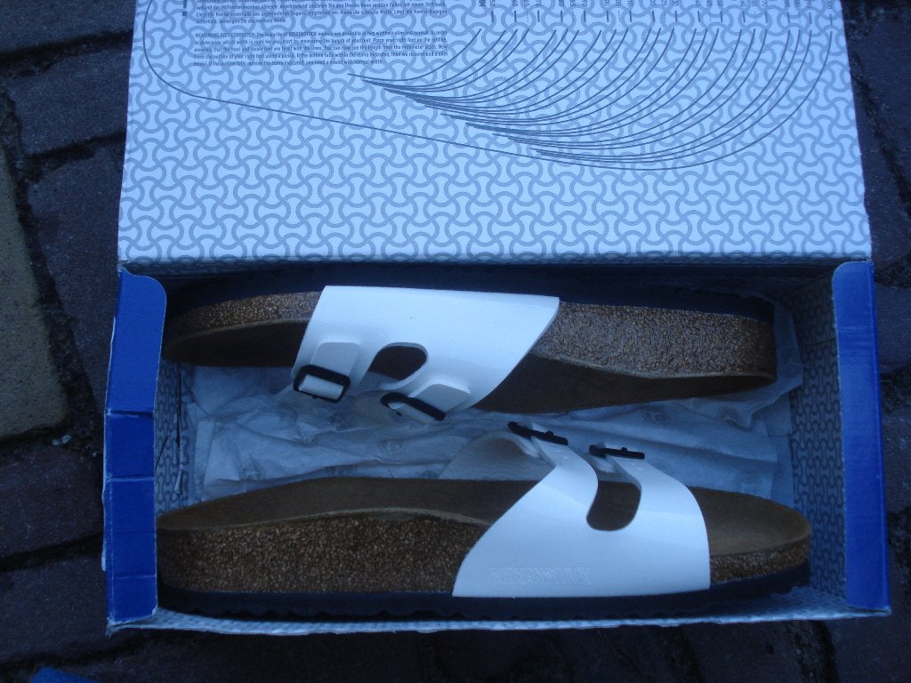 GRATIS VERZENDEN NIEUWE WITTE BIRKENSTOCKS MT 42, Slippers, Verzenden, Wit, Nieuw