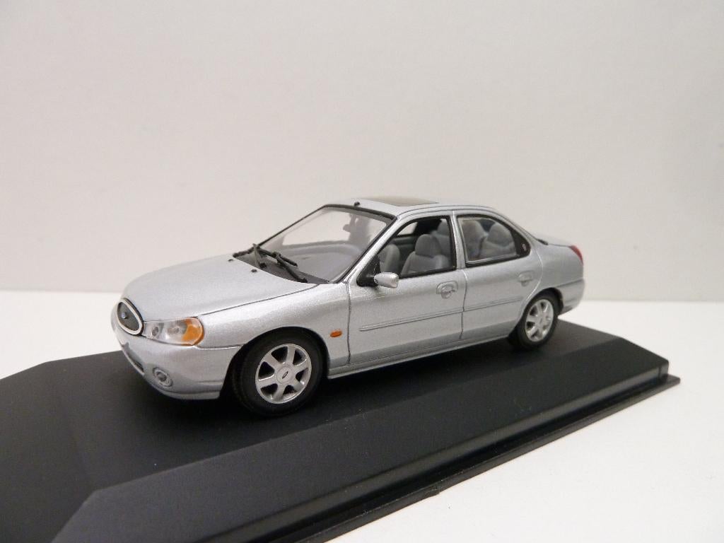 Ford Mondeo  4 drs Saloon  '' Minichamps '', Ophalen of Verzenden, Zo goed als nieuw, Auto, MiniChamps
