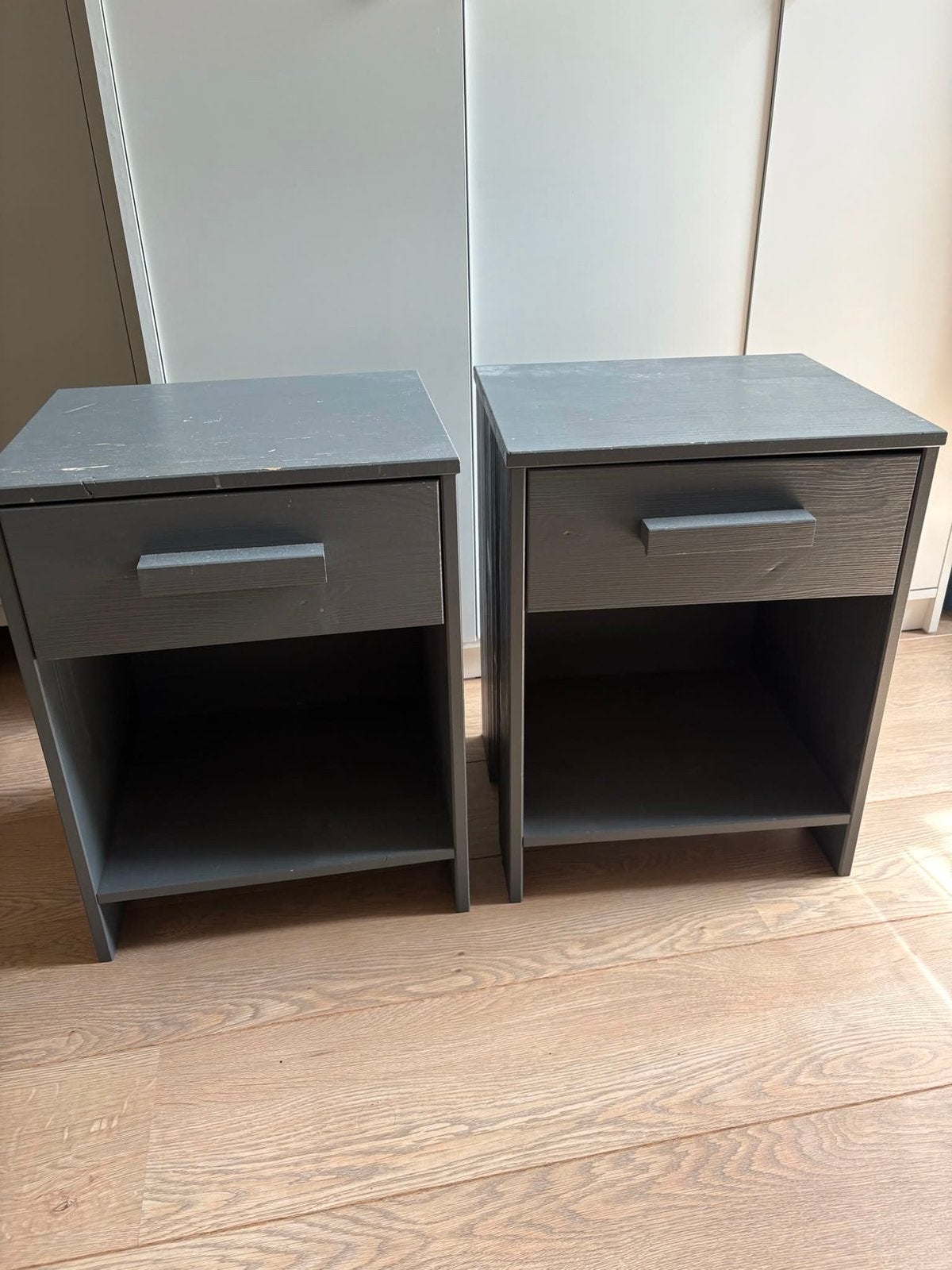 2 WOOOD nachtkastjes Dennis, Ophalen, Gebruikt, Minder dan 45 cm