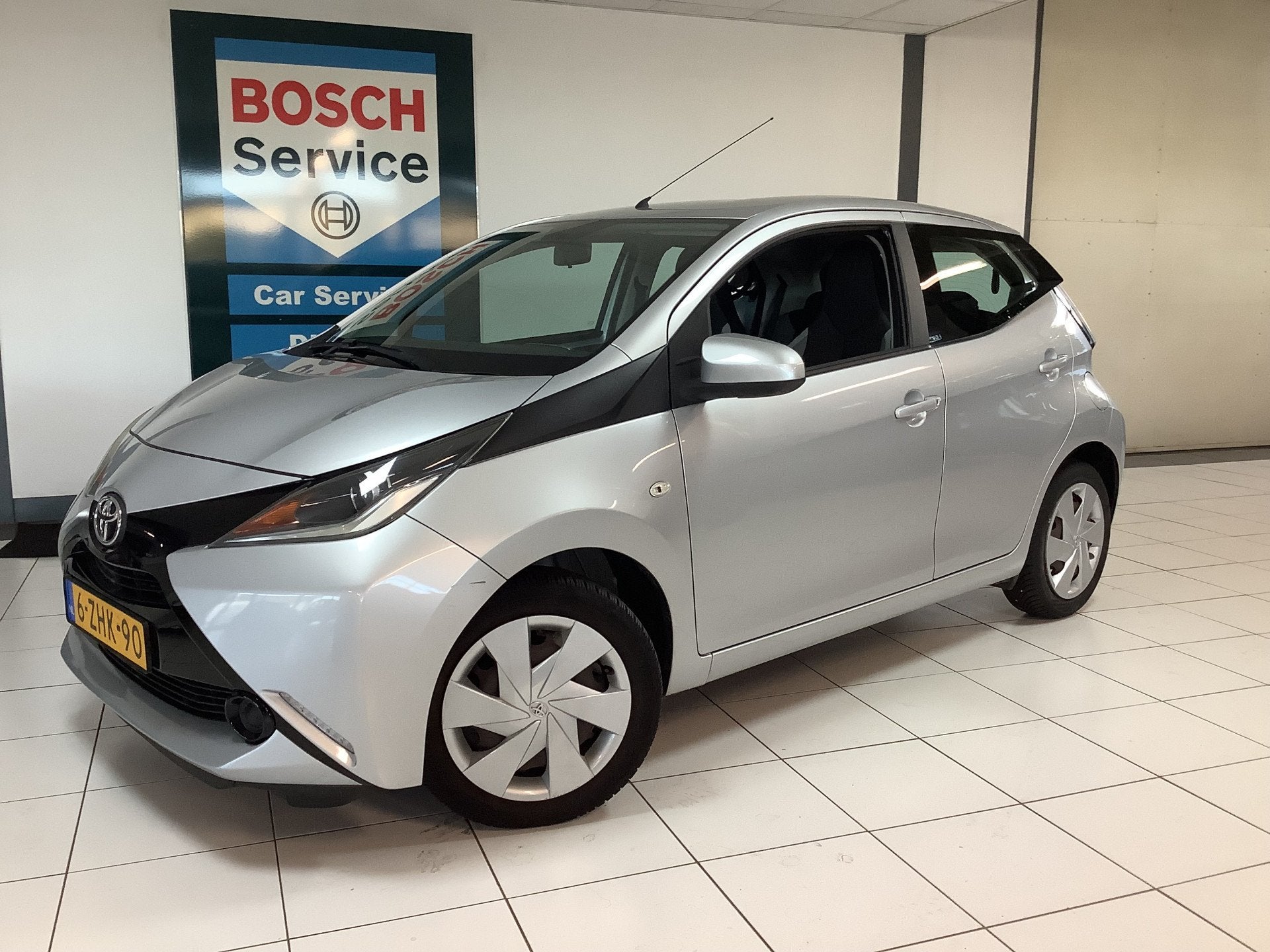 Toyota Aygo 1.0 VVT-i x-play achteruitrijcamera, cruise cont, Voorwielaandrijving, Euro 5, Stof, Gebruikt