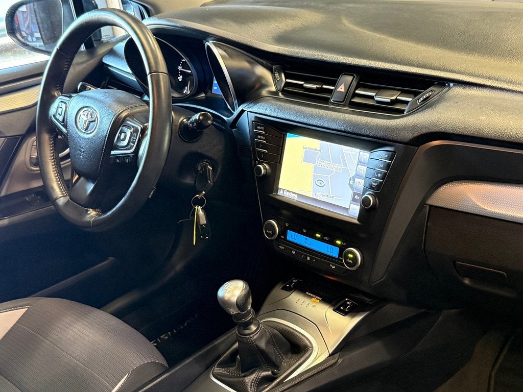 Toyota Avensis Touring Sports 1.8 VVT-i Lease Pro Panoramada, Voorwielaandrijving, 4 cilinders, Zwart, Handgeschakeld