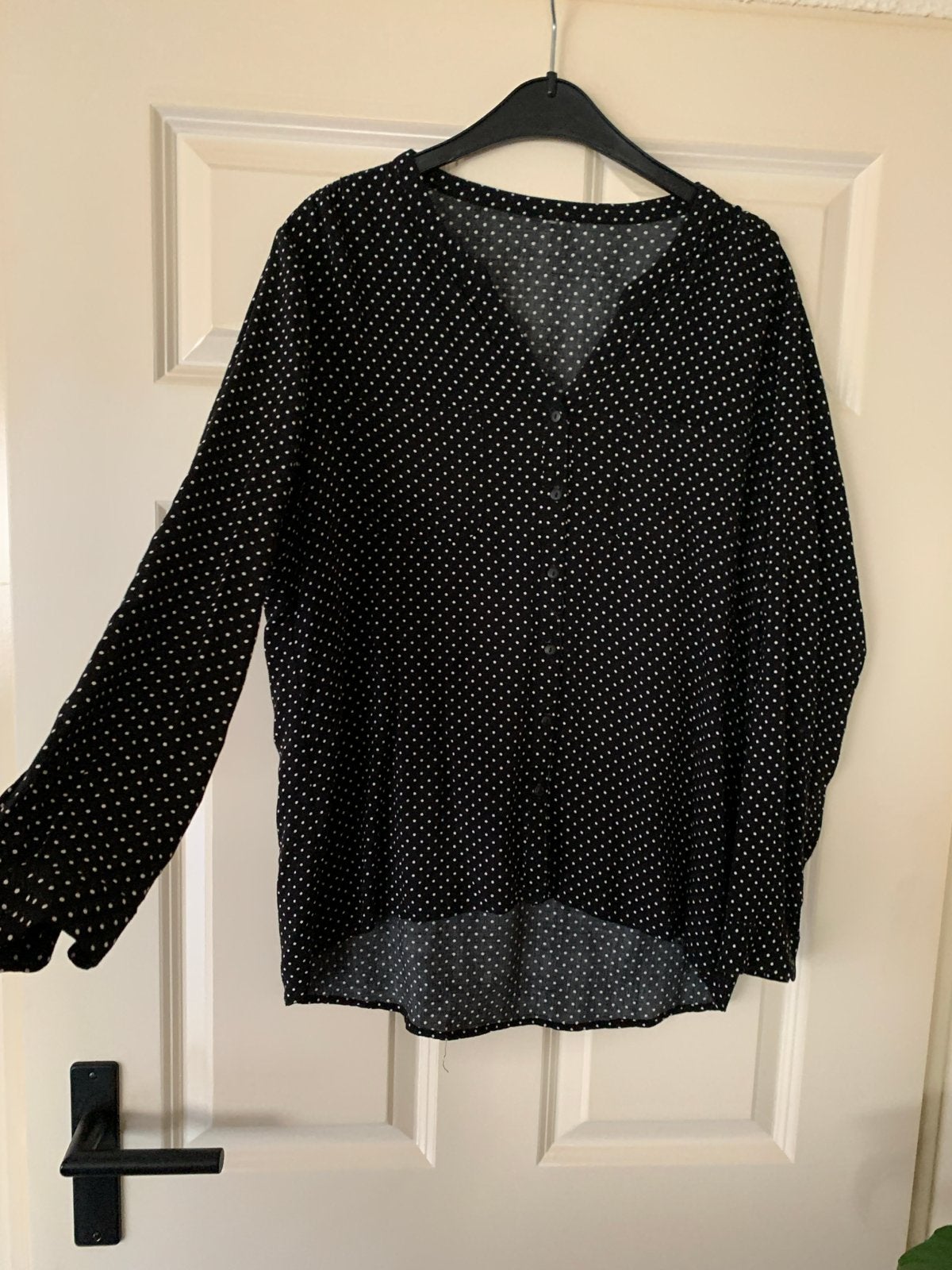 Zwarte blouse met witte stippen L, Ophalen of Verzenden, Zo goed als nieuw, Maat 38/40 (M), Zwart