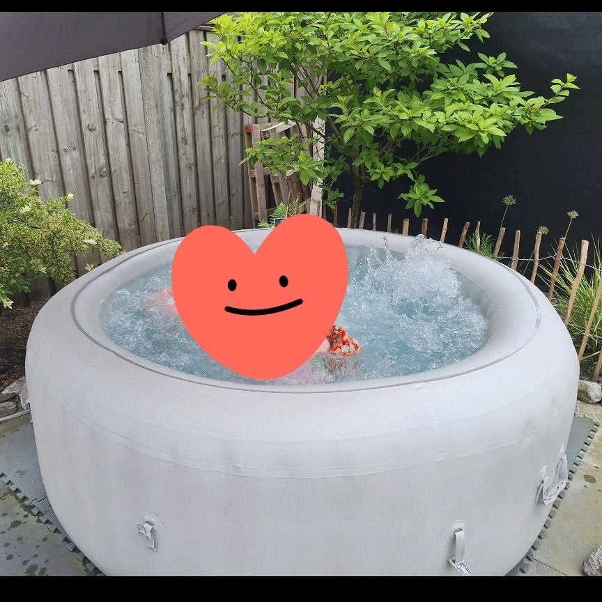 GRATIS Opblaasbare Jacuzzi - Werkt nog prima (met gat), Tuin en Terras, Bubbelbaden en Hottubs, Ophalen of Verzenden