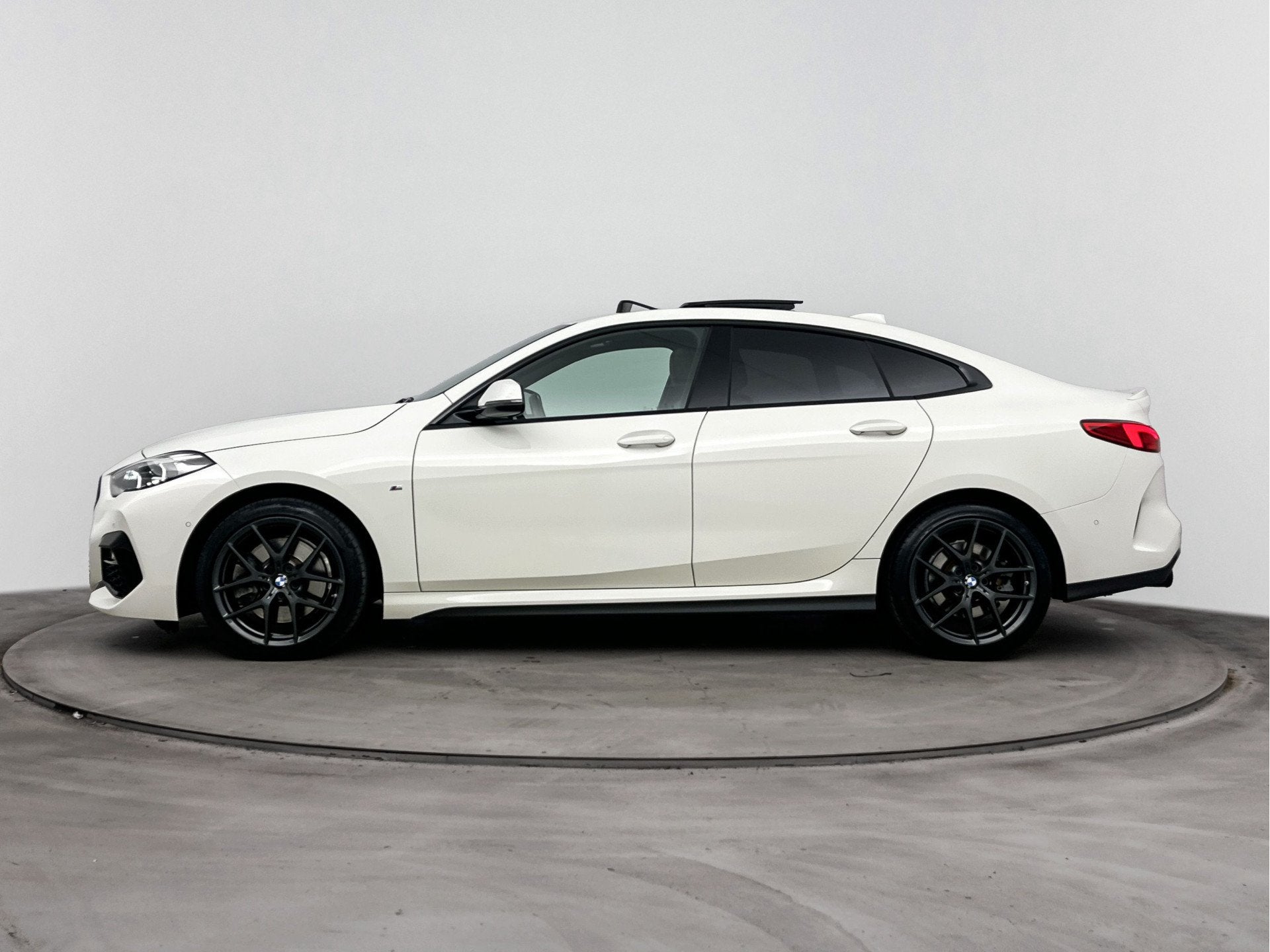 BMW 2 Serie Gran Coupé 220i M Sport Automaat / Panoramadak, Gebruikt, 4 cilinders, Met garantie (alle), 179 pk